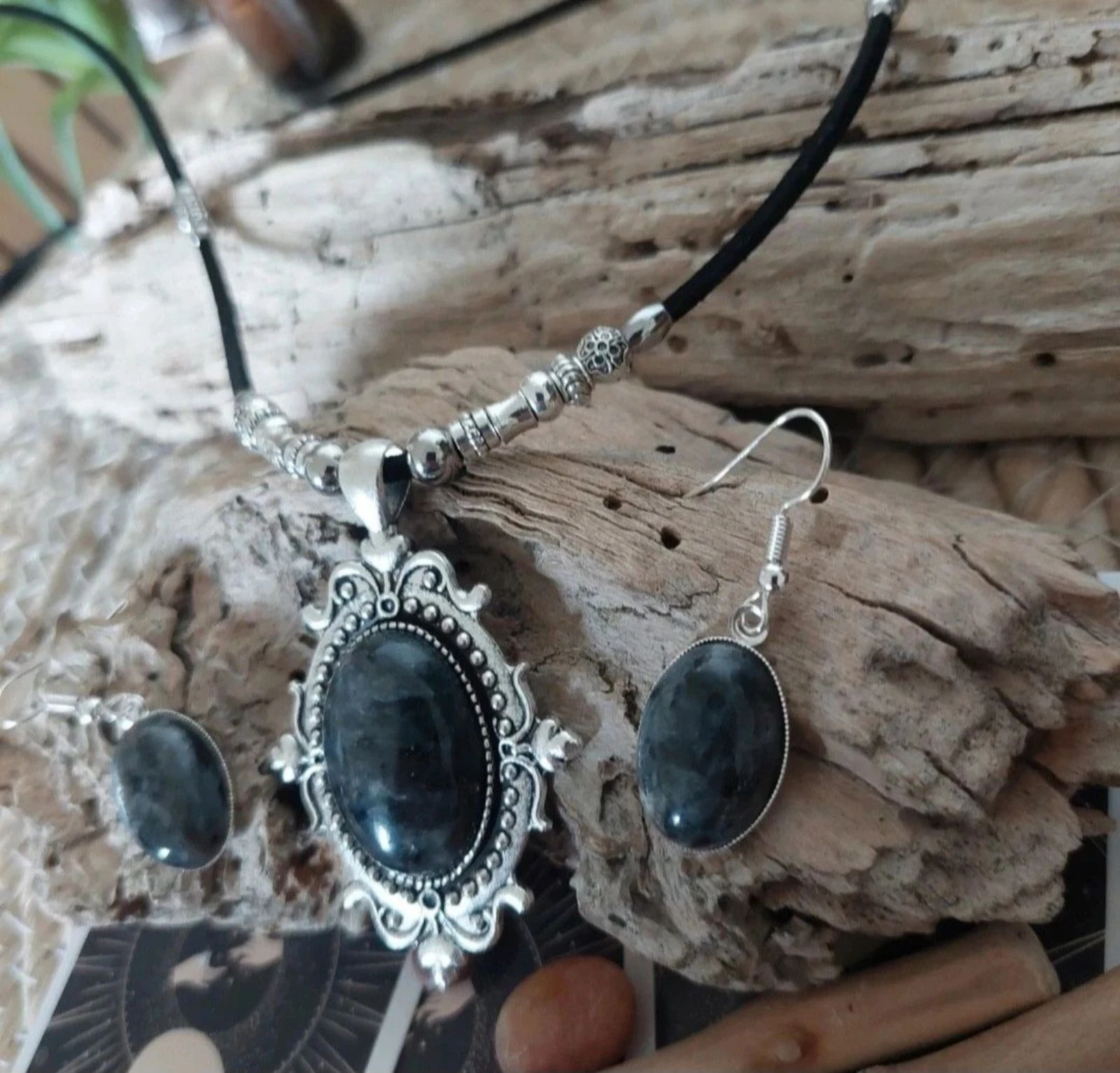 Parure boho-mística, magnífico camafeu vintage labradorita negra sautoir multiperlas – photo 5